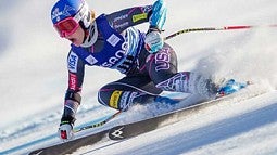 Laurenne Ross in ski race