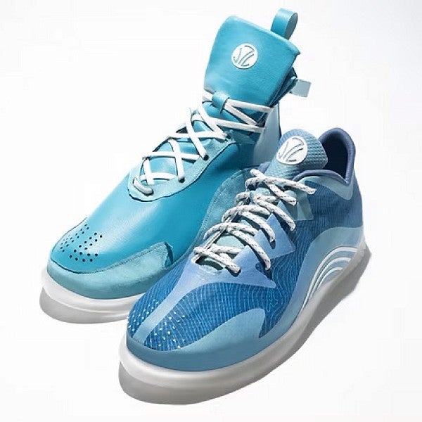 Square version of the shoe photo for 2021